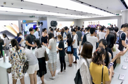 同样都是国产手机巨头 为什么小米之家很火爆 而华为专卖店却很冷清？