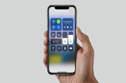华米OV、锤子效仿iPhoneX狂推刘海屏手机：现实尴尬