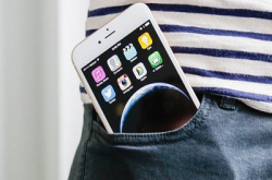 iPhone6Plus影响时装界？牛仔裤都要顺应民意将裤袋增大
