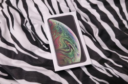 9000多元的港版iPhoneXSMax上手：心痛的开箱