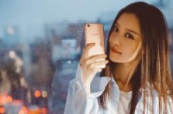 超美女神代言！vivoX9s真机大曝光：自拍教科书