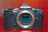 Olympus推出钛金属限量相机OM-DE-M5MarkII