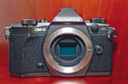 Olympus推出钛金属限量相机OM-DE-M5MarkII