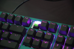 Computex2018：Razer机械轴将改机构提升稳固性，并展示与联力合作、支援Chroma的联名机箱