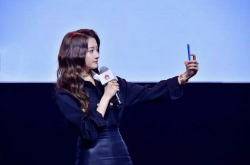 HUAWEInova3e的克莱因蓝真那么美？华为手机攻掠年轻市场的三大招