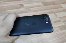 舒适大概是对OnePlus5T最贴切的形容