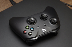用键盘开车逊掉了，美国海军最新的攻击潜艇改用Xbox摇杆控制潜望镜