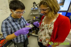 LLNL研究人员使用定制墨水成功实现进行高性能3D光学打印