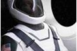 马斯克展示SpaceX太空衣 可为宇航员“减压”