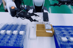 96台机器人互学经验 手机包装成功率近九成八