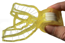 咬一口就能把所有牙缝全都清完的3DFlosser