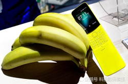 诺基亚复刻8110将我带回3310、7610、5230和E71的岁月中