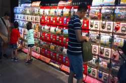 风靡男女老幼的微型玩具：转蛋扭蛋的由来与历史