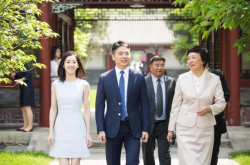 壕捐2亿 刘强东夫妇捐款清华推动行业创新