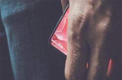 Android之父AndyRubin将推无边框手机Essentialphone！规格正式曝光