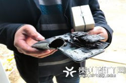 三星手机爆炸致女孩伤残 家属:三星未鉴定就说电池有假