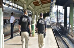 提高恐攻警戒，美修法可强制要求通关旅客接受全身扫描