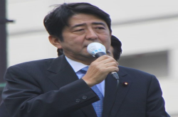 北朝鲜神助攻，侥幸连任的安倍未来需克服的5个难题