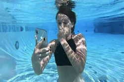 苹果称iPhoneX具备IP67级别防水 那么防水效果到底怎么样？可以用水洗吗？