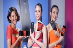 Moto Z2 Play手机及摇杆模组在台亮相，手机可变身掌上型游戏机