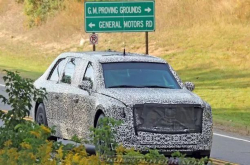 揭秘美国总统的豪华轿车 玻璃可承受穿甲弹 全车造价约9900万元