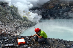 有毒火山湖的微生物可以为火星上的生命提供线索