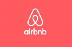 Airbnb回应情侣遭镜头偷拍：已将房东移出并退款