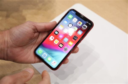 苹果为iPhoneXR推专属配件：凸显多彩机身的清水套