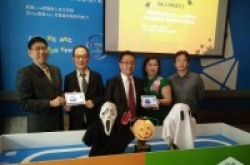 【新闻稿】一举两得新创客英文Line出编程力滑手机写程式云端掌控7彩南瓜灯