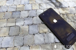下一代iPhone9可能长成这样四曲面机身背面logo发光