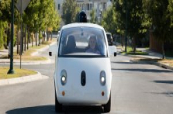 Google为何放弃辅助驾驶而选择自动驾驶？因为测试员打盹、玩手机