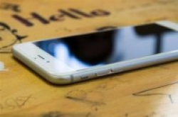 美女iPhone6s借给别人定位还回来变模型机