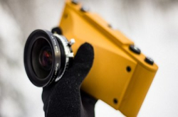 Mamiya、Hasselblad、Leica共冶一炉：发烧友打造“三不像”相机！