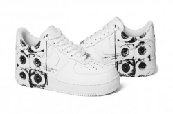 Supreme加持NikeAirForce1Low抢“眼”黑