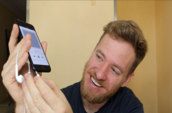 苹果不给的、我自己来，自造者ScottyAllen帮iPhone7添加可运作的3.5mm耳机孔
