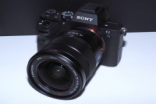 Sony发布全球首款5轴防抖全画幅无反A7II（视讯）