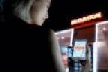 手机扫码进店！这就是上海的24无人便利店：高科技防盗