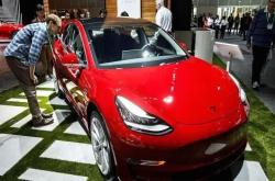 特斯拉下周开放全轮驱动版和高配版Model3预订