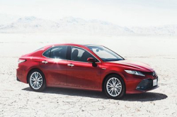 想靠悭油夺芳心？Toyota“八代长老”Camry始动！