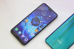 2400万双摄＋6GB 渐变色玻璃机身的手机已降至2299元
