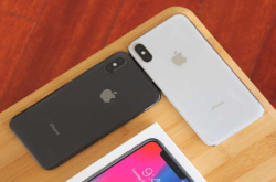 小米MIX2S白色款：除了iPhoneX和魅族15 一个能打的都没有