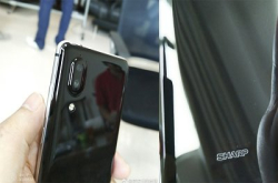 【先用iPhone8设计】Sharp3D浮雕全面屏手机AQUOSS2曝光！
