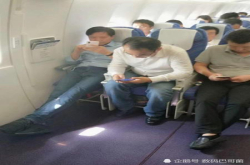 小米上市后雷军资产突破200亿美元依然爱吃平民美食坐经济舱