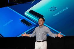 全球首款四摄像头手机三星GalaxyA9发布