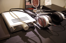 TAA音响展：录音专家所推出的静电耳机系统SONOMAModel1