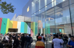 果粉和黄牛：刚刚正式发售的iPhoneXS他们是怎么看的？