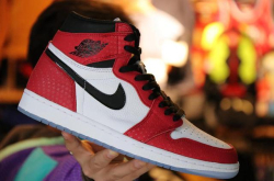 芝加哥也复刻了？ AirJordan1RetroHighOGChicagoCrystal上脚图欣赏