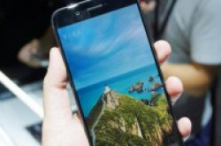 俄媒：俄双屏手机YotaPhone3在华上市
