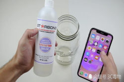 用胶水给iPhoneX做个手机壳手指被刺破外媒一怒给砸了