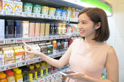 全家概念店17种黑科技：机器人帮你泡咖啡、减少店员负担